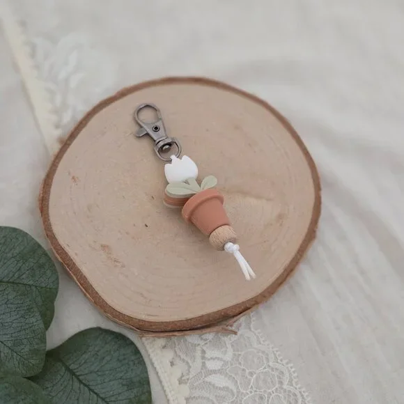 Tulip Bloom Keychains - Picture 4 of 4